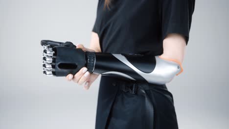 Girl-with-amputated-hand-connect-Prosthetic-artificial-upper-limb,-BIONIC-forearm