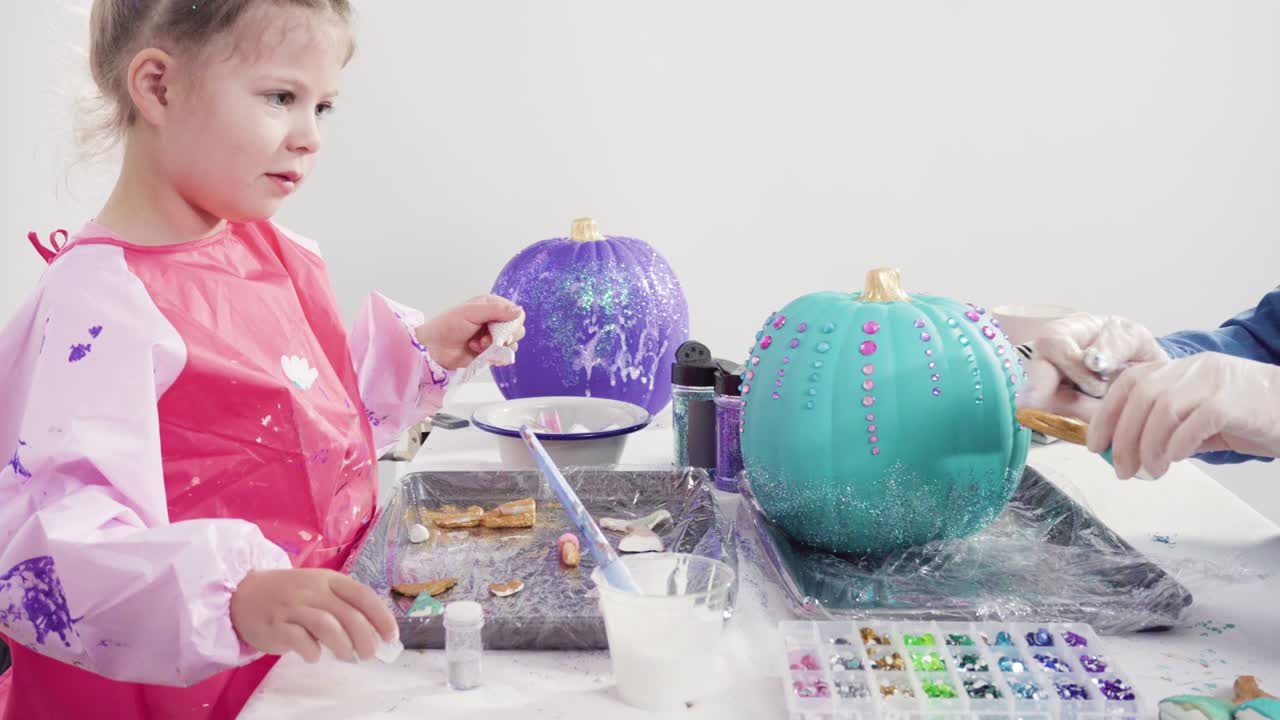 decoración de calabazas artísticas en tema de sirena para halloween