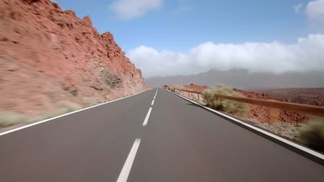 Autofahren-Mit-Angebauter-Action-Cam-Im-Teide-Nationalpark-Auf-Teneriffa