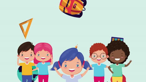 niños interraciales amigos con suministros escolares