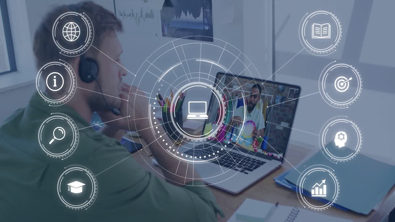 Fjernvært gestikulerer, mand med headset læner sig ind, overlay roterer, uddannelsesikoner vejleder.