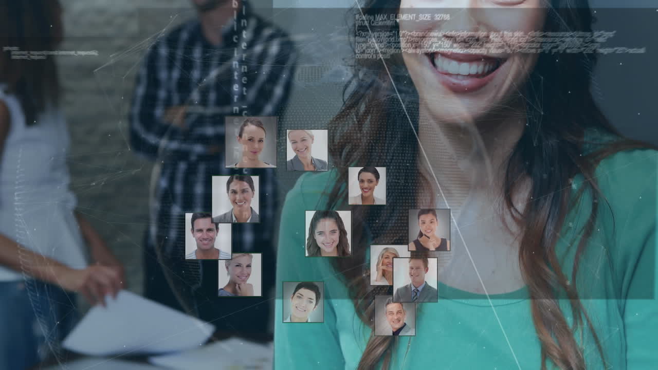 animación de procesamiento de datos y iconos de personas sobre personas de negocios diversas y felices en la oficina.