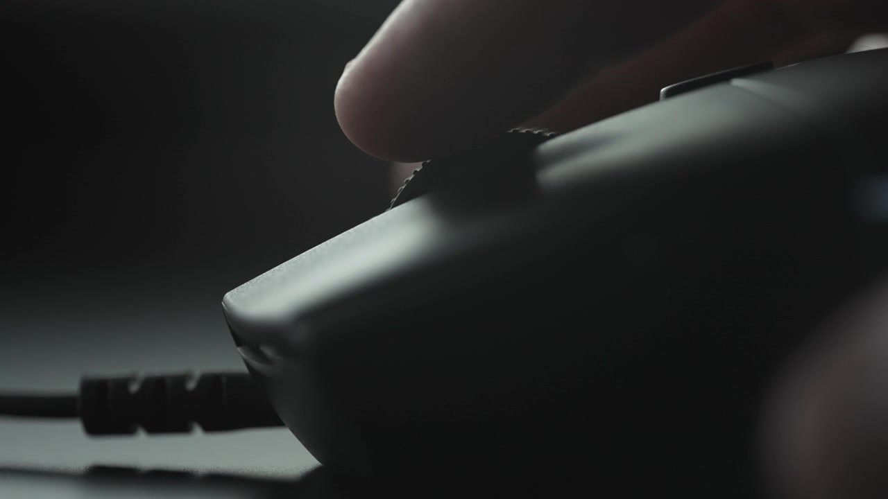 Finger scrolling with a mouse wheel