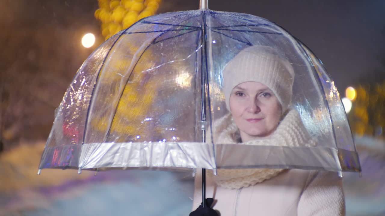 사람들은 새해 캐논 변종에서 즐거운 시간을 보냅니다.