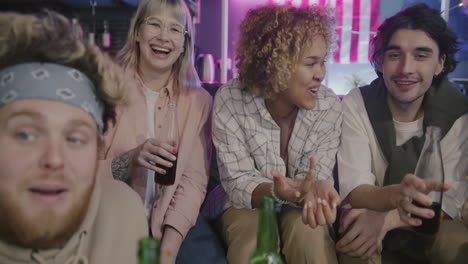 amigos disfrutando de una noche fuera