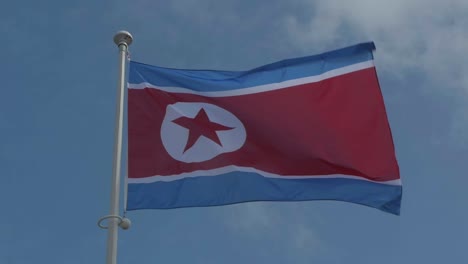 Cámara-Lenta:-Bandera-Norcoreana-En-El-Viento