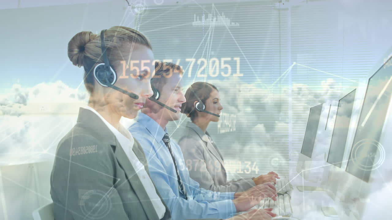 animación de redes de conexiones con números que cambian a través de personas de negocios que usan auriculares telefónicos