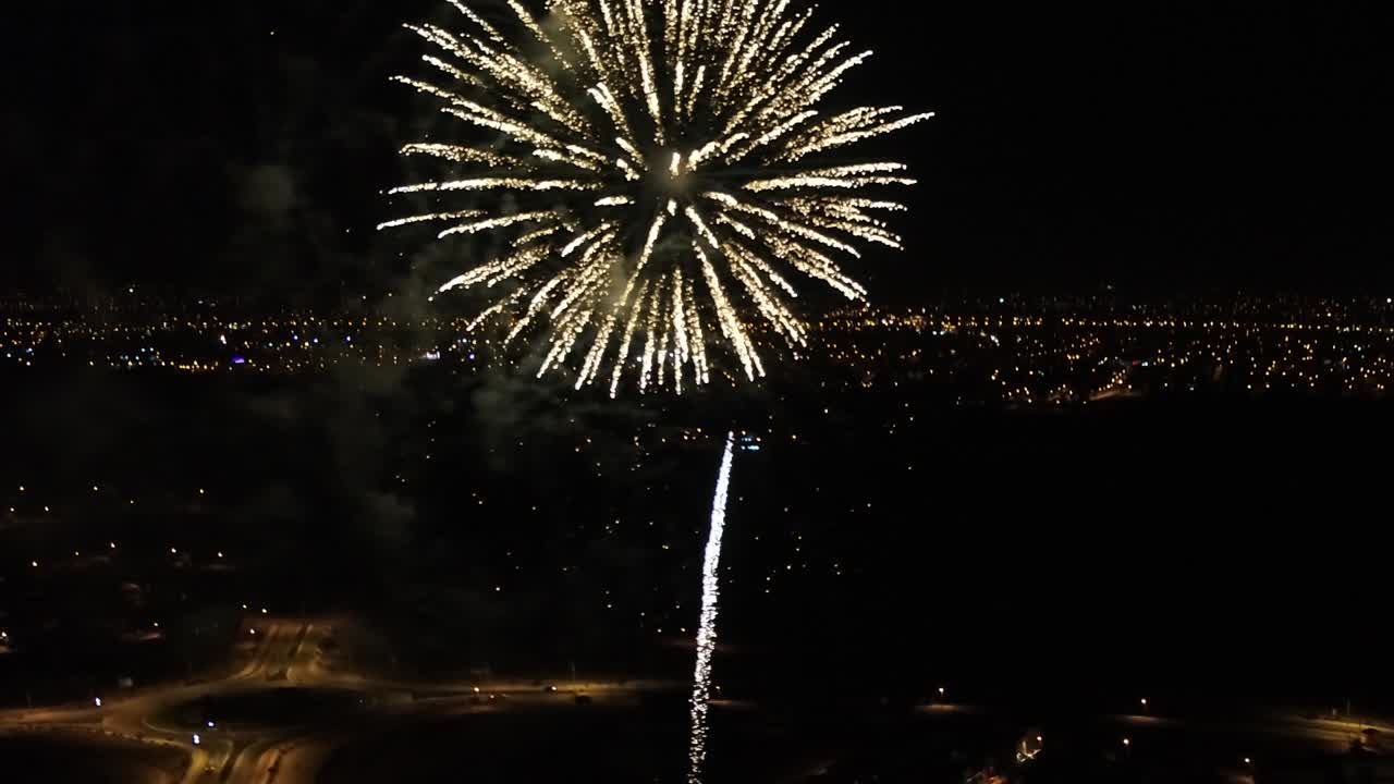 gran espectáculo de fuegos artificiales en nicosia, chipre