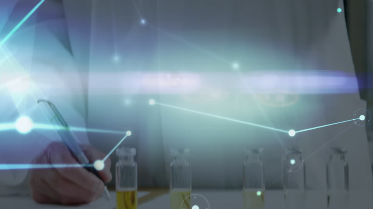 백인 고위 남성 과학자가 실험실에서 시험관을 들고 있는 연결망을 통해