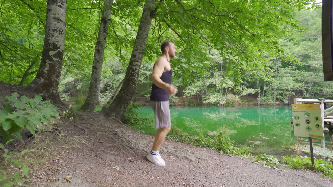 hacer deportes al aire libre.