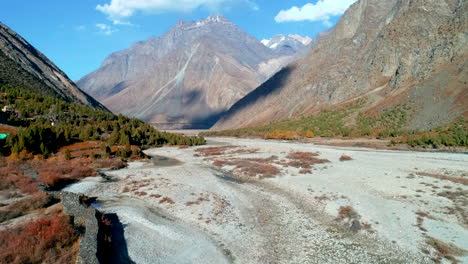 Bright-sunny-day-in-a-dry-rocky-mountain-valley