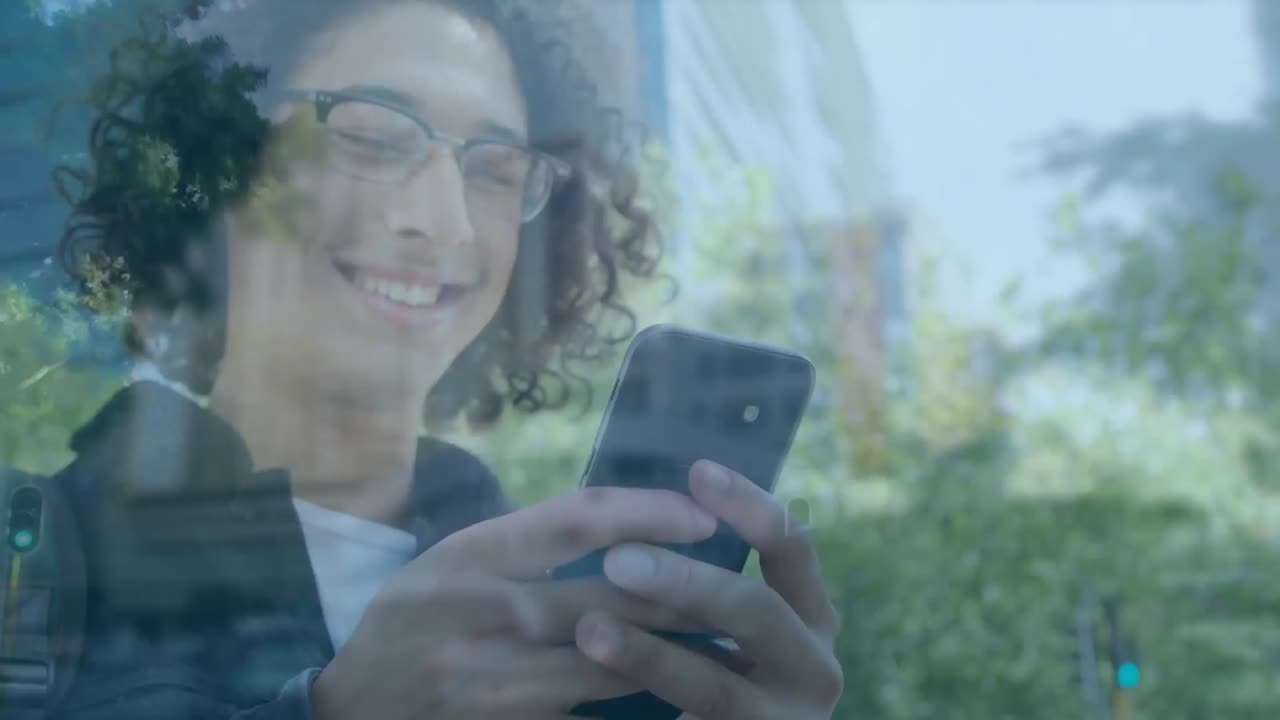 animación de un hombre usando un teléfono inteligente sobre el paisaje urbano