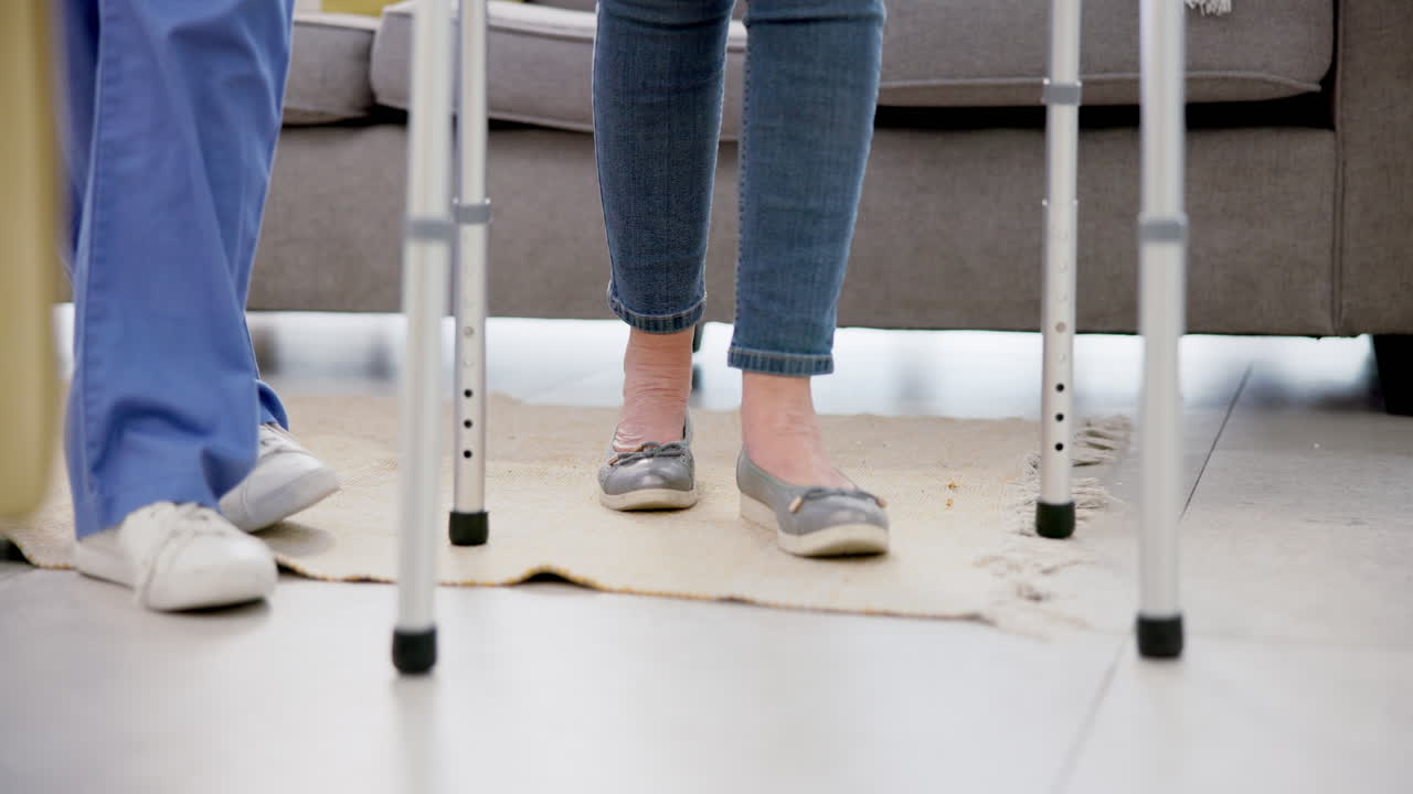 поддержка, ходьба и ноги пациента