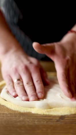 haciendo masa de pizza