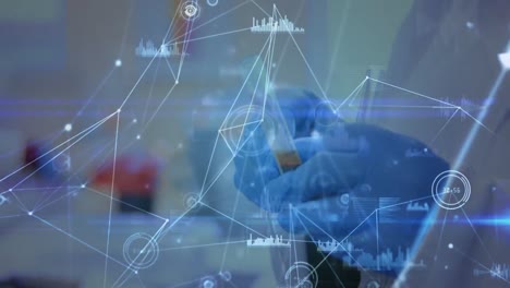 animación de la red de conexiones sobre las manos del trabajador de laboratorio con muestras
