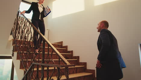 Business-colleagues-meeting-on-stairs-and-greeting