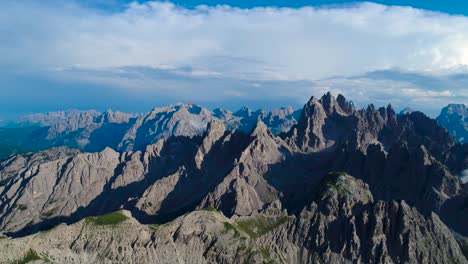 Nationalpark-Drei-Zinnen-In-Den-Dolomiten.-Wunderschöne-Natur-Italiens.