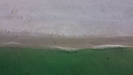 Isla-Okaloosa-Con-Una-Playa-Vacía-Durante-La-Mañana-En-Destin-Fort-Walton-Beach,-Florida