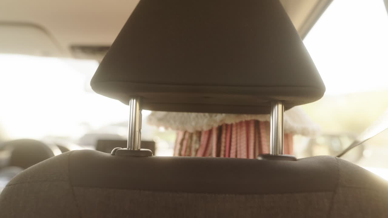 primer plano de un reposacabezas de coche