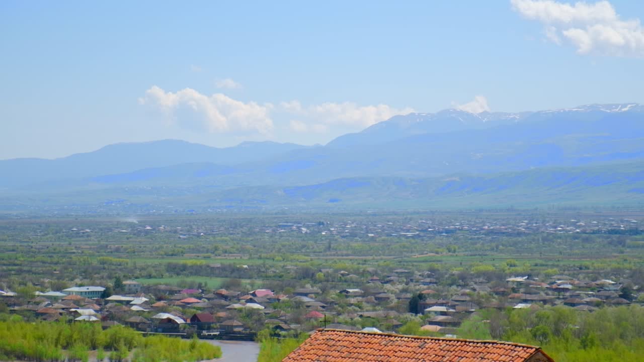 조지아 산맥의 마을, 선택적인 초점, 자연