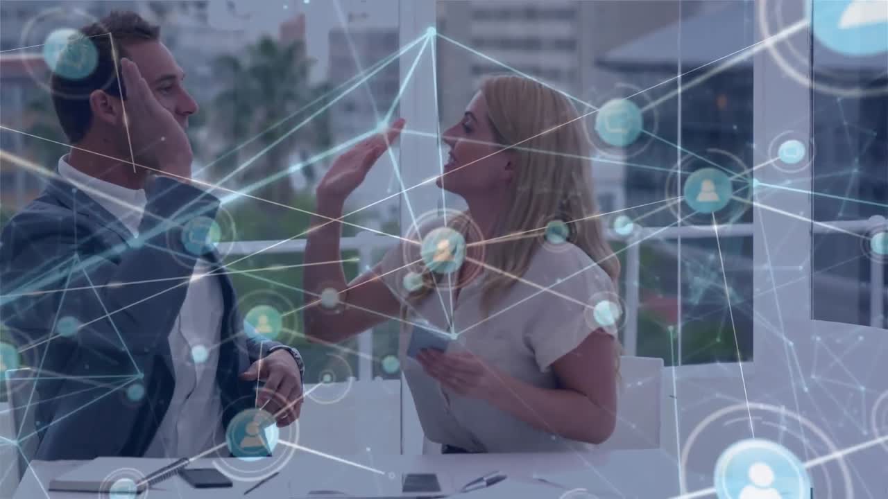 анимация сети связей над кавказскими бизнесменами в офисе