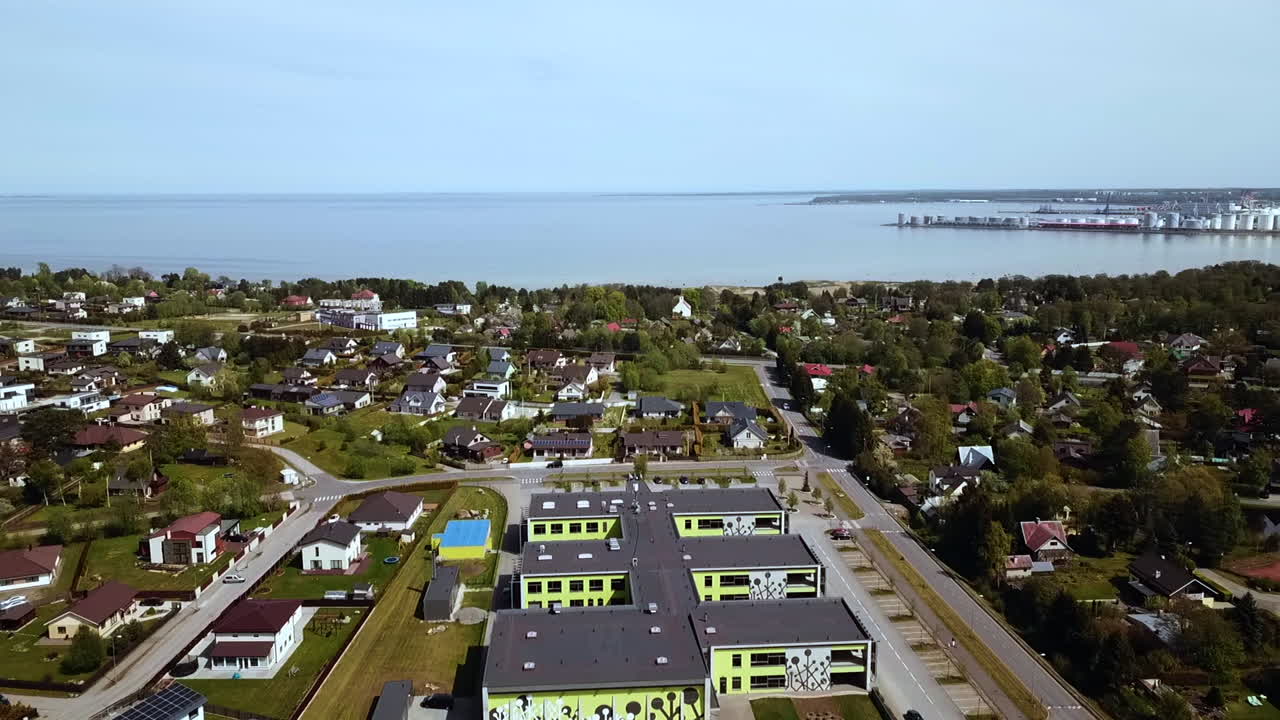 la escuela randvere en el astillero de mooga, estonia