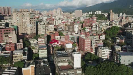 Vista-Panorámica-Y-Aérea-De-La-Ciudad-De-Tamsui-En-Nuevo-Taipei---Taiwán