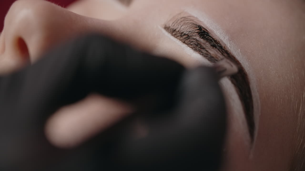 Eyebrow shaping and tinting procedure