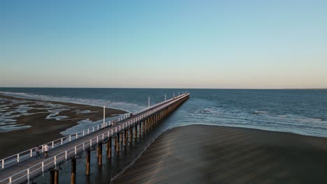 Un-ícono-Histórico-De-Queensland,-El-Muelle-De-Urangan-Es-Una-Atracción-Imperdible-En-La-Costa-De-Fraser