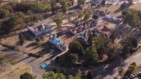 vista aérea del mágico parque de la república de los niños en la plata, buenos aires.
