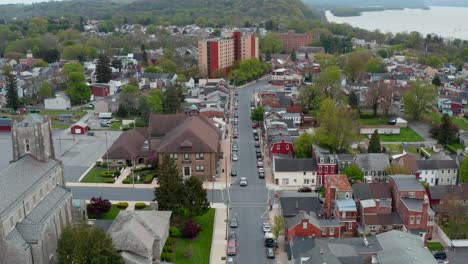 American-outskirts-of-metropolitan-city,-suburbs