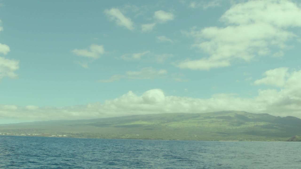 하와이: 배에서 본 마우이 섬