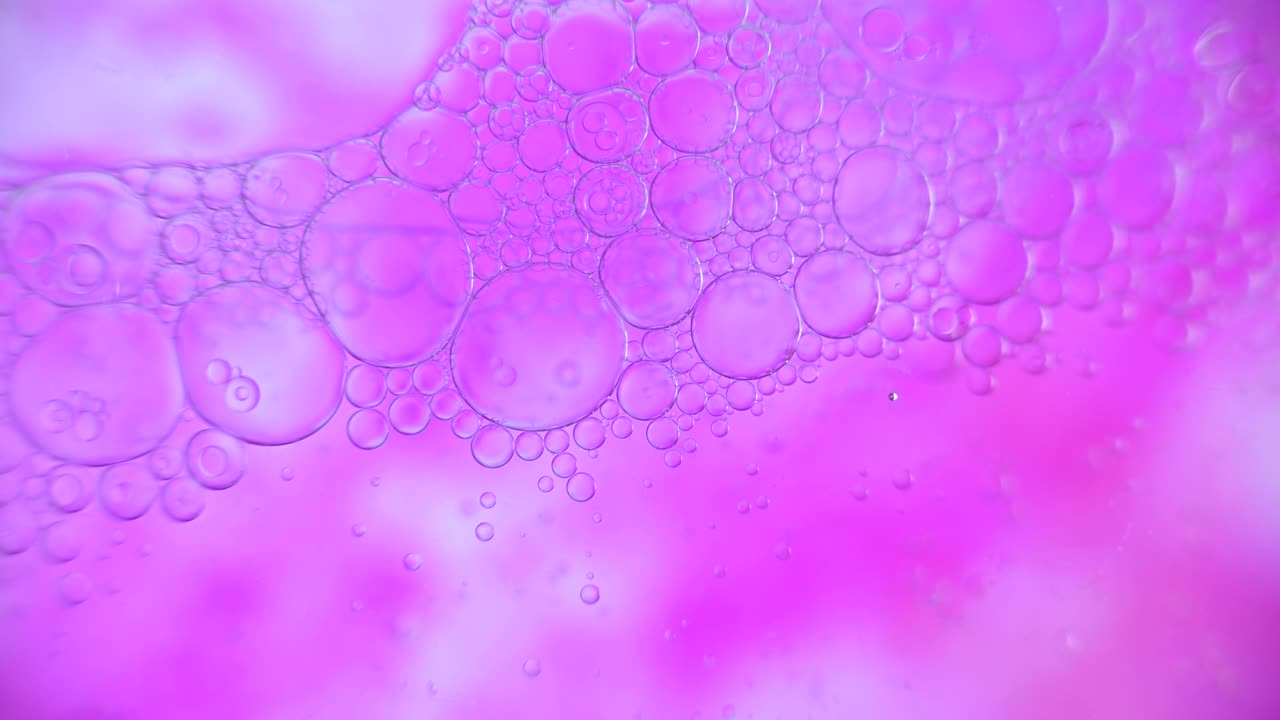 gotas de aceite abstractas en agua de colores