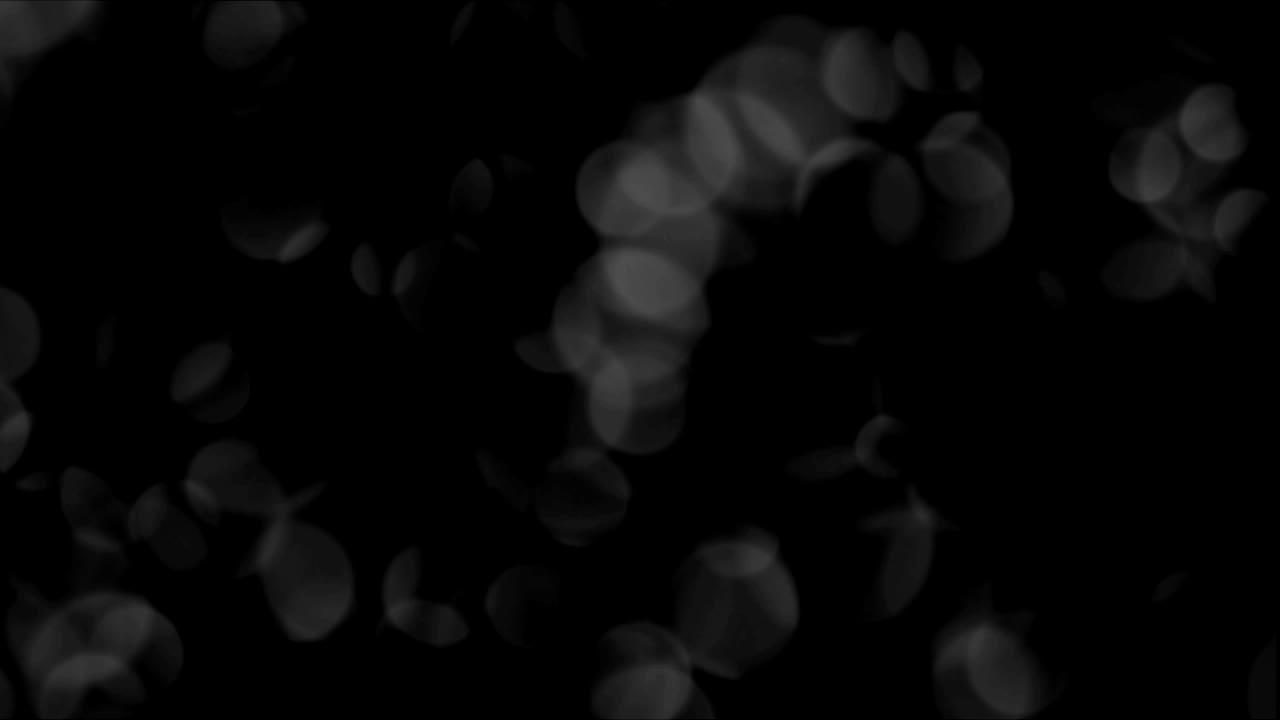 evidenzia trasparenti riflettenti bianco e nero in movimento su uno sfondo nero 4k