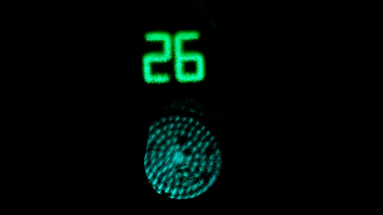 señal de semáforo en la noche