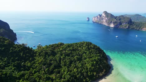 Aguas-Turquesas-Que-Rodean-Una-Isla-Tropical-Con-Exuberante-Vegetación-Verde-En-Tailandia