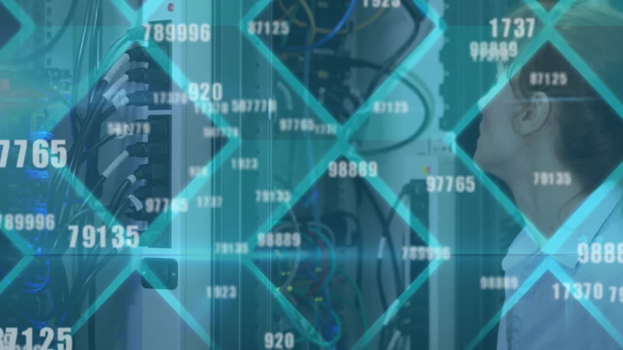 서버  ⁇ 에서 일하는 백인 여성 위에 떠다니는 변화하는 숫자의 애니메이션