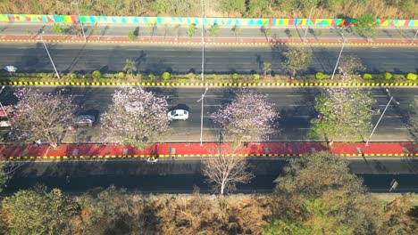 Eastern-Express-Highway-Vikhroli-Osten-Zur-Zentralen-Eisenbahnstrecke-Vogelperspektive-Vikhroli-Mumbai-Blüten-In-Indien-Draufsicht-Drohne