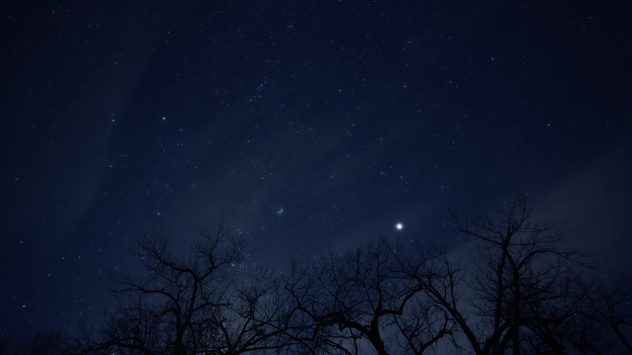 Timelapse notturno del cielo stellato