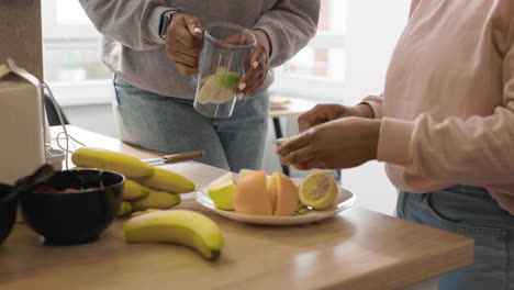 Women-cutting-fruits