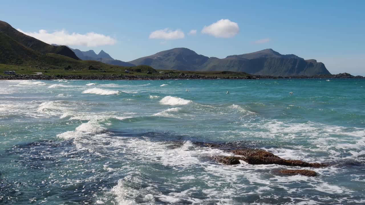 beach lofoten islands es un archipiélago en el condado de nordland, noruega.