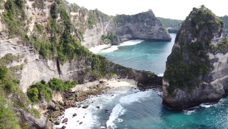 diamond beach from thousand islands view point and rumah pohon tree house, aerial pullback dolly