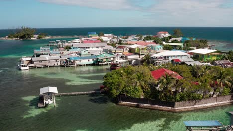 las rocas cay y la joya cay en las islas de la bahía de utila, honduras