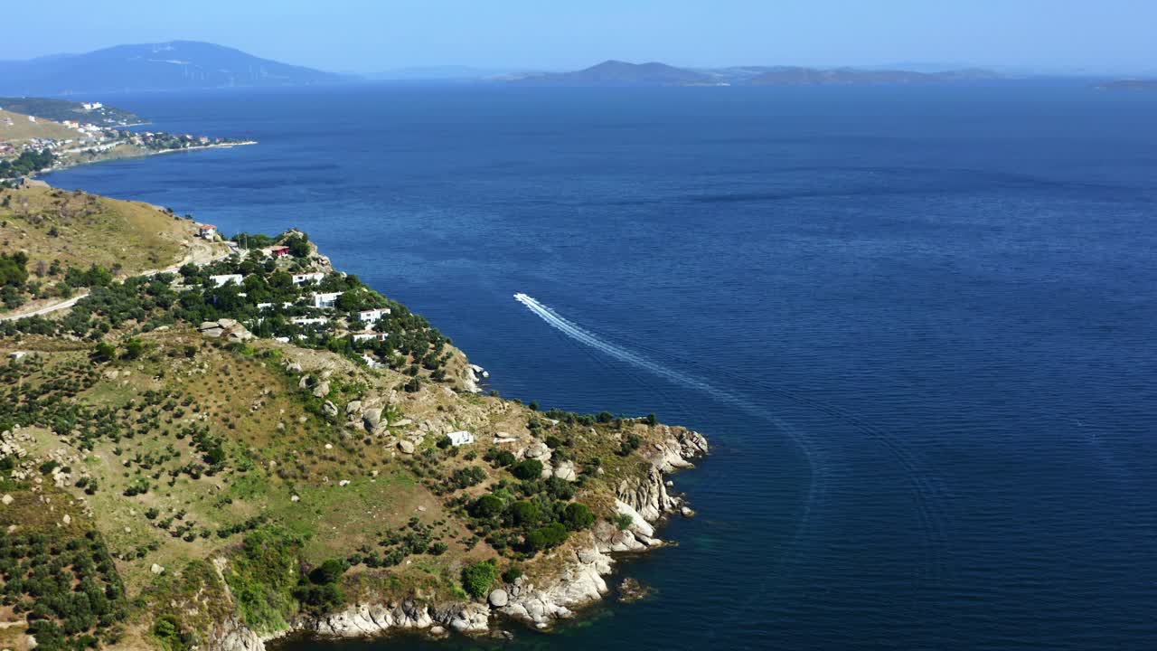 лодка на вершине средиземного моря