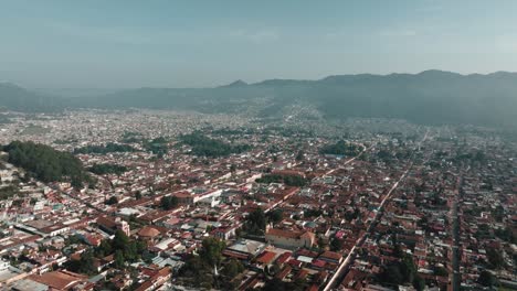 San-Cristobal-De-Las-Casas-Cityscape-In-Chiapas,-Mexico---Aerial-Drone-Shot