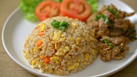 arroz frito con cerdo a la parrilla