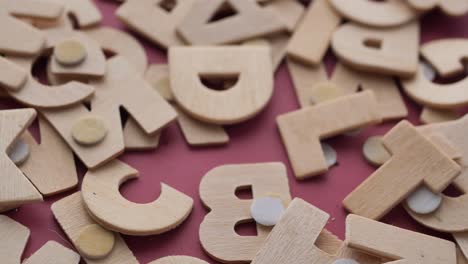 lettres d'alphabet en bois