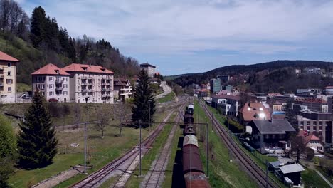 vista aérea de una estación de tren abandonada en suiza