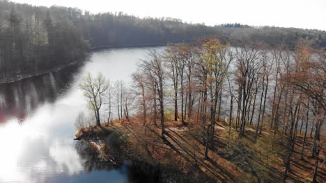 Tiro-Panorámico-Del-Lago-Otomin