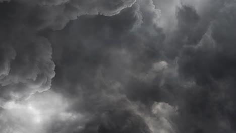 Rayo-En-El-Cielo,-Tormenta-De-Nubes-Cumulonimbus